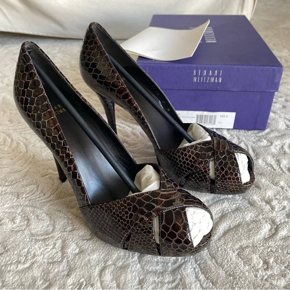 Stuart Weitzman Dresser Pump - Picture 3 of 8